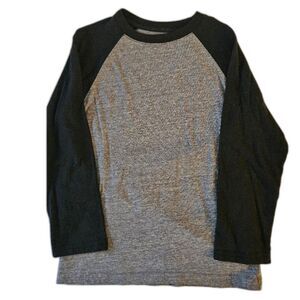 Urban Pipeline Gray Long Sleeve T Shirt with Black Sleeves Size Small Boys
